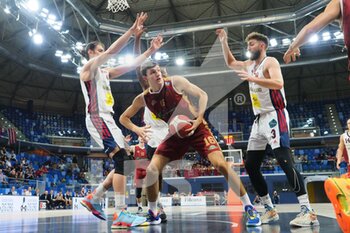 2022-10-15 - Luca Vincini (Juvi Cremona) thwarted by Michele Ebeling (Urania Basket Milano) and Giorgio Piunti (Urania Milano)  - URANIA MILANO VS JU-VI CREMONA - ITALIAN SERIE A2 - BASKETBALL