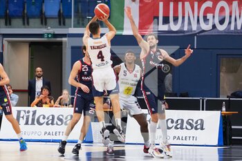 2022-10-26 - Simone Valsecchi (Urania Basket Milano) thwarted by Davide Pascolo  (Assigeco Piacenza)  - URANIA MILANO VS ASSIEGECO PIACENZA - ITALIAN SERIE A2 - BASKETBALL