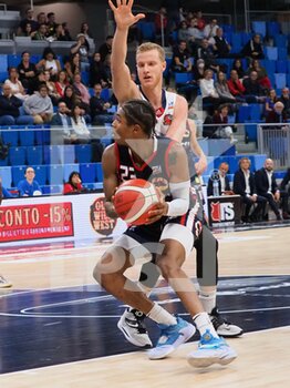2022-10-26 - Kemeron McGusty (Assigeco Piacenza) thwarted by Andrea Amato (Urania Basket Milano)  - URANIA MILANO VS ASSIEGECO PIACENZA - ITALIAN SERIE A2 - BASKETBALL