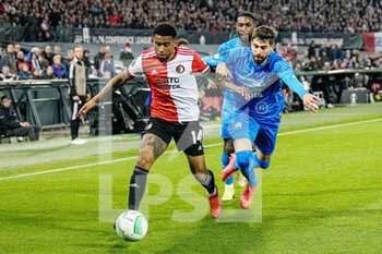 2022-04-28 - Reiss Nelson of Feyenoord and Luan Peres of Olympique Marseille during the UEFA Europa Conference League, Semi-finals, 1st leg football match between Feyenoord and Olympique de Marseille on April 28, 2022 at de Kuip in Rotterdam, Netherlands - FEYENOORD VS OLYMPIQUE DE MARSEILLE - UEFA CONFERENCE LEAGUE - SOCCER