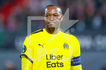 2022-04-28 - Steve Mandanda of Olympique Marseille during the UEFA Europa Conference League, Semi-finals, 1st leg football match between Feyenoord and Olympique de Marseille on April 28, 2022 at de Kuip in Rotterdam, Netherlands - FEYENOORD VS OLYMPIQUE DE MARSEILLE - UEFA CONFERENCE LEAGUE - SOCCER