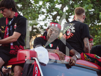 2022-05-23 - Sandro Tonali, Rafael Leao of AC Milan celebrate during the Serie A Victory Parade on May 23, 2022 in Milan, Italy. ©Photo: Cinzia Camela. - MILAN SERIE A CHAMPIONSHIP VICTORY CELEBRATIONS - OTHER - SOCCER