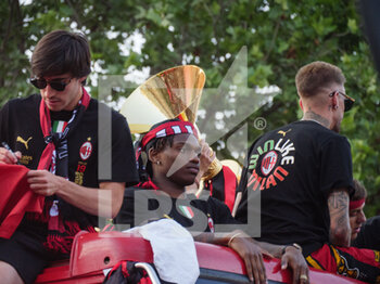 2022-05-23 - Sandro Tonali, Rafael Leao of AC Milan celebrate during the Serie A Victory Parade on May 23, 2022 in Milan, Italy. ©Photo: Cinzia Camela. - MILAN SERIE A CHAMPIONSHIP VICTORY CELEBRATIONS - OTHER - SOCCER