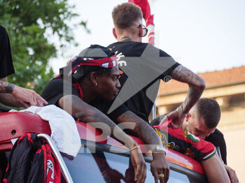 2022-05-23 - Rafael Leao of AC Milan celebrates during the Serie A Victory Parade on May 23, 2022 in Milan, Italy. ©Photo: Cinzia Camela. - MILAN SERIE A CHAMPIONSHIP VICTORY CELEBRATIONS - OTHER - SOCCER