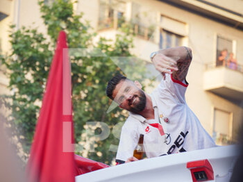 2022-05-23 - Olivier Jonathan Giroud of AC Milan celebrates during the Serie A Victory Parade on May 23, 2022 in Milan, Italy. ©Photo: Cinzia Camela. - MILAN SERIE A CHAMPIONSHIP VICTORY CELEBRATIONS - OTHER - SOCCER