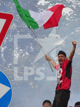 2022-05-23 - Alessandro Florenzi of AC Milan celebrates during the Serie A Victory Parade on May 23, 2022 in Milan, Italy. ©Photo: Cinzia Camela. - MILAN SERIE A CHAMPIONSHIP VICTORY CELEBRATIONS - OTHER - SOCCER