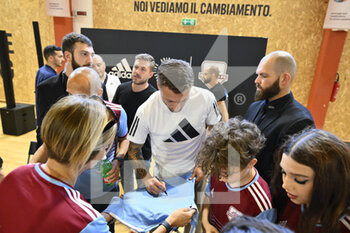 2022-05-24 - Ciro Immobile during the visit at the Calciosociale Centre in Corviale, 24th May 2022, Rome, Italy - CIRO IMMOBILE VISITING THE CALCIOSOCIALE CENTRE IN CORVIALE. - OTHER - SOCCER