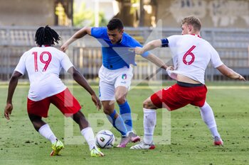 2022-06-07 - Tommaso Milanese of Italy U20 and Jan Bieganski of Poland U20 in action during the International Friendly match between Italy U20 and Poland U20 at Stadio Riviera delle Palme on June 7, 2022 in San Benedetto del Tronto, Italy. (©Photo: Cinzia Camela. - U20 ITALY VS POLAND - OTHER - SOCCER