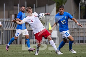 2022-06-07 - Jan Bieganski of Poland U20 and Alessandro Mercati of Italy U20 in action during the International Friendly match between Italy U20 and Poland U20 at Stadio Riviera delle Palme on June 7, 2022 in San Benedetto del Tronto, Italy. - U20 ITALY VS POLAND - OTHER - SOCCER