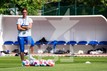 2022-06-29 - Corinne Diacre head coach of France during the training of the French women's team on June 29, 2022 in Clairefontaine, France - FOOTBALL - TRAINING OF THE FRENCH WOMEN'S TEAM - OTHER - SOCCER