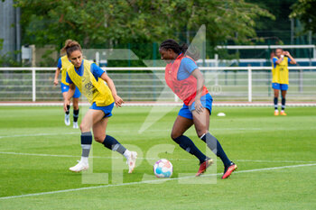 2022-06-29 - Ella Pallis of France and Kadidiatou Diani of France fight for the ball during the training of the French women's team on June 29, 2022 in Clairefontaine, France - FOOTBALL - TRAINING OF THE FRENCH WOMEN'S TEAM - OTHER - SOCCER