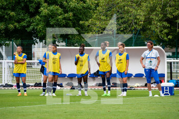 2022-06-29 - The players of France with Corinne Diacre head coach of France during the training of the French women's team on June 29, 2022 in Clairefontaine, France - FOOTBALL - TRAINING OF THE FRENCH WOMEN'S TEAM - OTHER - SOCCER