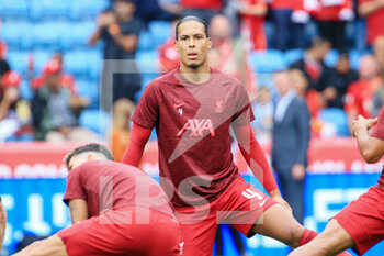 2022-07-30 - Virgil van Dijk (4) of Liverpool FC in the warm up session during the English Super Cup, FA Community Shield, football match between Liverpool and Manchester City on July 30, 2022 at the King Power Stadium in Leicester, England - FOOTBALL - COMMUNITY SHIELD - LIVERPOOL V MANCHESTER CITY - OTHER - SOCCER