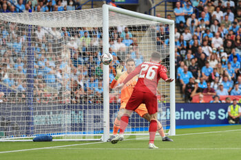 2022-07-30 - Andy Robertson (26) of Liverpool FC heads the ball towards goal as Ederson (31) of Manchester City looks on during the English Super Cup, FA Community Shield, football match between Liverpool and Manchester City on July 30, 2022 at the King Power Stadium in Leicester, England - FOOTBALL - COMMUNITY SHIELD - LIVERPOOL V MANCHESTER CITY - OTHER - SOCCER