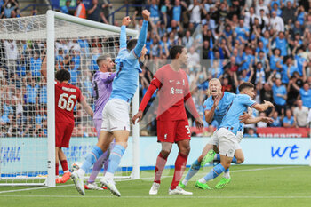 2022-07-30 - Julian Alvarez (19) of Manchester City celebrates his goal 1-1 with Erling Haaland during the English Super Cup, FA Community Shield, football match between Liverpool and Manchester City on July 30, 2022 at the King Power Stadium in Leicester, England - FOOTBALL - COMMUNITY SHIELD - LIVERPOOL V MANCHESTER CITY - OTHER - SOCCER