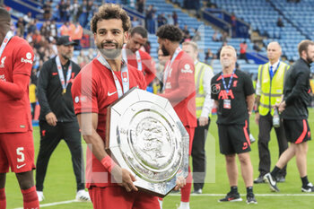 2022-07-30 - Mohamed Salah (11) of Liverpool FC with the Charity Shield during the English Super Cup, FA Community Shield, football match between Liverpool and Manchester City on July 30, 2022 at the King Power Stadium in Leicester, England - FOOTBALL - COMMUNITY SHIELD - LIVERPOOL V MANCHESTER CITY - OTHER - SOCCER