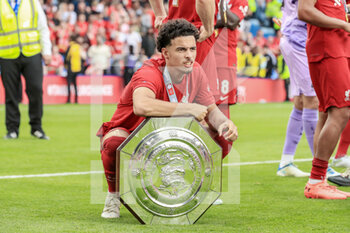 2022-07-30 - Curtis Jones (17) of Liverpool FC with the Charity Shield during the English Super Cup, FA Community Shield, football match between Liverpool and Manchester City on July 30, 2022 at the King Power Stadium in Leicester, England - FOOTBALL - COMMUNITY SHIELD - LIVERPOOL V MANCHESTER CITY - OTHER - SOCCER