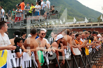 04/08/2022 - Supporters during the pre-season friendly match between FC Juventus A and FC Juventus U23 on August 04, 2022 in Villar Perosa near Pinerolo, Italy - JUVENTUS A VS JUVENTUS B - ALTRO - CALCIO