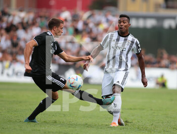 2022-08-04 - Alex Sandro of Juventus Fc during the pre-season friendly match between FC Juventus A and FC Juventus U23 on August 04, 2022 in Villar Perosa near Pinerolo, Italy - JUVENTUS A VS JUVENTUS B - OTHER - SOCCER