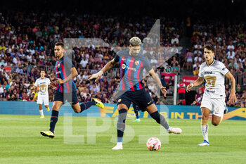 2022-08-07 - Ronald Araujo of FC Barcelona during the Joan Gamper Trophy football match between FC Barcelona and Pumas UNAM on August 7, 2022 at Spotify Camp Nou in Barcelona, Spain - FOOTBALL - JOAN GAMPER TROPHY - FC BARCELONA V PUMAS UNAM - OTHER - SOCCER