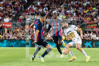2022-08-07 - Gustavo del Prete of Pumas UNAM in action against Sergio Busquets of FC Barcelona during the Joan Gamper Trophy football match between FC Barcelona and Pumas UNAM on August 7, 2022 at Spotify Camp Nou in Barcelona, Spain - FOOTBALL - JOAN GAMPER TROPHY - FC BARCELONA V PUMAS UNAM - OTHER - SOCCER