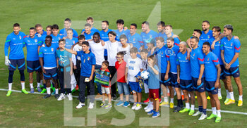 19/09/2022 - Players of Italy with children from the Bambin Gesu hospital before the training - PRESS CONFERENCE AND ITALY TRAINING SESSION - ALTRO - CALCIO