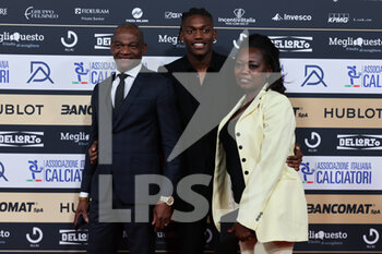 2022-10-17 - Rafel Leao (MIlan) with his parents during the Gran Gala del Calcio AIC 2022 at Rho Fiera Milano, Milan, Italy on October 17, 2022 - GRAN GALA DEL CALCIO AIC PRESENTED BY HUBLOT E BANCOMAT - OTHER - SOCCER
