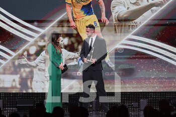 2022-10-17 - Federico Gatti awarded best young Serie B 2021/22 during the Gran Gala del Calcio AIC 2022 at Rho Fiera Milano, Milan, Italy on October 17, 2022 - GRAN GALA DEL CALCIO AIC PRESENTED BY HUBLOT E BANCOMAT - OTHER - SOCCER