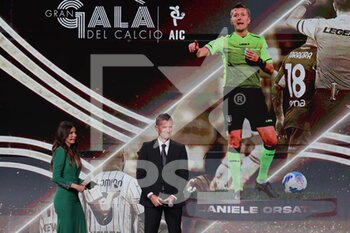 2022-10-17 - Daniele Orsato awarded best referee 2021/22 during the Gran Gala del Calcio AIC 2022 at Rho Fiera Milano, Milan, Italy on October 17, 2022 - GRAN GALA DEL CALCIO AIC PRESENTED BY HUBLOT E BANCOMAT - OTHER - SOCCER