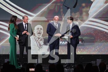 2022-10-17 - Stefano Pioli awarded best coach 2021/22 during the Gran Gala del Calcio AIC 2022 at Rho Fiera Milano, Milan, Italy on October 17, 2022 - GRAN GALA DEL CALCIO AIC PRESENTED BY HUBLOT E BANCOMAT - OTHER - SOCCER
