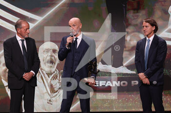 2022-10-17 - Stefano Pioli awarded best coach 2021/22 during the Gran Gala del Calcio AIC 2022 at Rho Fiera Milano, Milan, Italy on October 17, 2022 - GRAN GALA DEL CALCIO AIC PRESENTED BY HUBLOT E BANCOMAT - OTHER - SOCCER