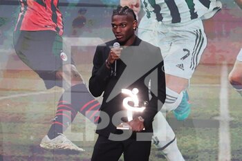 2022-10-17 - Rafel Leao wins the award for best forward Serie A 2021/22 during the Gran Gala del Calcio AIC 2022 at Rho Fiera Milano, Milan, Italy on October 17, 2022 - GRAN GALA DEL CALCIO AIC PRESENTED BY HUBLOT E BANCOMAT - OTHER - SOCCER