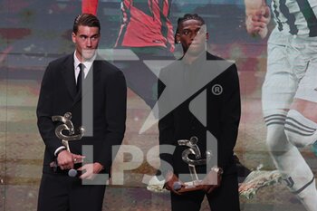 2022-10-17 - Rafel Leao and Dusan Vlahovic win the award for best forward Serie A 2021/22 during the Gran Gala del Calcio AIC 2022 at Rho Fiera Milano, Milan, Italy on October 17, 2022 - GRAN GALA DEL CALCIO AIC PRESENTED BY HUBLOT E BANCOMAT - OTHER - SOCCER