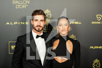2022-10-17 - Kevin Trapp and Izabel Goulart during the red carpet ceremony of the Ballon d'Or (Golden Ball) France Football 2022 on October 17, 2022 at Theatre du Chatelet in Paris, France - FOOTBALL - BALLON D'OR 2022 - RED CARPET CEREMONY - OTHER - SOCCER