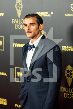 2022-10-17 - Sofiane Zermani during the red carpet ceremony of the Ballon d'Or (Golden Ball) France Football 2022 on October 17, 2022 at Theatre du Chatelet in Paris, France - FOOTBALL - BALLON D'OR 2022 - RED CARPET CEREMONY - OTHER - SOCCER