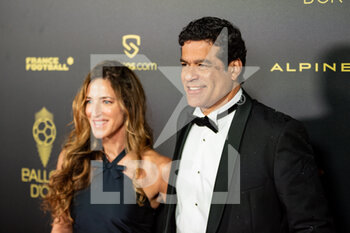 2022-10-17 - Rai Souza Vieira De Oliveira and Cristina Bellissimo during the red carpet ceremony of the Ballon d'Or (Golden Ball) France Football 2022 on October 17, 2022 at Theatre du Chatelet in Paris, France - FOOTBALL - BALLON D'OR 2022 - RED CARPET CEREMONY - OTHER - SOCCER