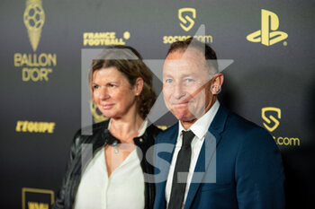 2022-10-17 - Jean Pierre Papin and his wife during the red carpet ceremony of the Ballon d'Or (Golden Ball) France Football 2022 on October 17, 2022 at Theatre du Chatelet in Paris, France - FOOTBALL - BALLON D'OR 2022 - RED CARPET CEREMONY - OTHER - SOCCER
