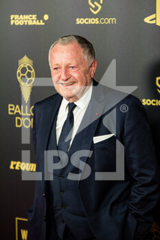 2022-10-17 - Jean Michel Aulas during the red carpet ceremony of the Ballon d'Or (Golden Ball) France Football 2022 on October 17, 2022 at Theatre du Chatelet in Paris, France - FOOTBALL - BALLON D'OR 2022 - RED CARPET CEREMONY - OTHER - SOCCER