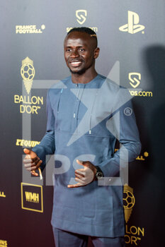 2022-10-17 - Sadio Mane during the red carpet ceremony of the Ballon d'Or (Golden Ball) France Football 2022 on October 17, 2022 at Theatre du Chatelet in Paris, France - FOOTBALL - BALLON D'OR 2022 - RED CARPET CEREMONY - OTHER - SOCCER
