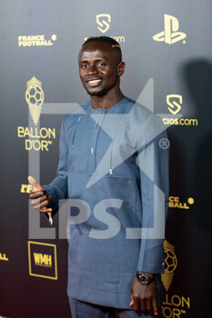 2022-10-17 - Sadio Mane during the red carpet ceremony of the Ballon d'Or (Golden Ball) France Football 2022 on October 17, 2022 at Theatre du Chatelet in Paris, France - FOOTBALL - BALLON D'OR 2022 - RED CARPET CEREMONY - OTHER - SOCCER