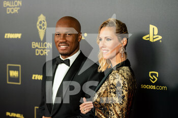 2022-10-17 - Didier Drogba and Sandy Heribert during the red carpet ceremony of the Ballon d'Or (Golden Ball) France Football 2022 on October 17, 2022 at Theatre du Chatelet in Paris, France - FOOTBALL - BALLON D'OR 2022 - RED CARPET CEREMONY - OTHER - SOCCER