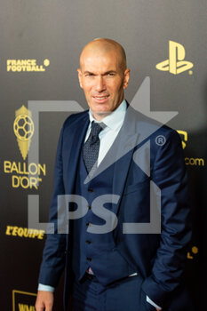 2022-10-17 - Zinedine Zidane during the red carpet ceremony of the Ballon d'Or (Golden Ball) France Football 2022 on October 17, 2022 at Theatre du Chatelet in Paris, France - FOOTBALL - BALLON D'OR 2022 - RED CARPET CEREMONY - OTHER - SOCCER