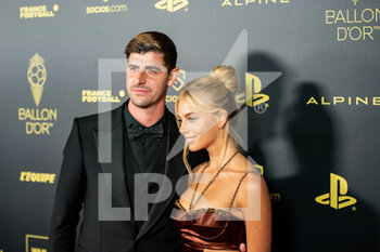 2022-10-17 - Thibaud Courtois and Mishel Gerzig during the red carpet ceremony of the Ballon d'Or (Golden Ball) France Football 2022 on October 17, 2022 at Theatre du Chatelet in Paris, France - FOOTBALL - BALLON D'OR 2022 - RED CARPET CEREMONY - OTHER - SOCCER
