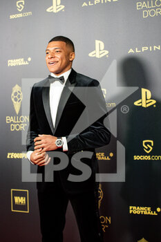 2022-10-17 - Kylian Mbappe during the red carpet ceremony of the Ballon d'Or (Golden Ball) France Football 2022 on October 17, 2022 at Theatre du Chatelet in Paris, France - FOOTBALL - BALLON D'OR 2022 - RED CARPET CEREMONY - OTHER - SOCCER