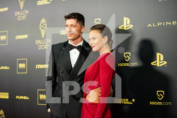 2022-10-17 - Robert Lewandowski and Anna Lewandowska during the red carpet ceremony of the Ballon d'Or (Golden Ball) France Football 2022 on October 17, 2022 at Theatre du Chatelet in Paris, France - FOOTBALL - BALLON D'OR 2022 - RED CARPET CEREMONY - OTHER - SOCCER