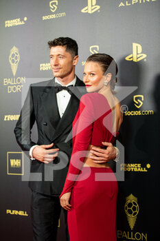 2022-10-17 - Robert Lewandowski and Anna Lewandowska during the red carpet ceremony of the Ballon d'Or (Golden Ball) France Football 2022 on October 17, 2022 at Theatre du Chatelet in Paris, France - FOOTBALL - BALLON D'OR 2022 - RED CARPET CEREMONY - OTHER - SOCCER