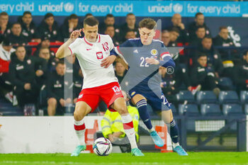 2022-03-24 - Arkadiusz Reca of Poland and Nathan Patterson of Scotland during the International Friendly football match between Scotland and Poland on March 24, 2022 at Hampden Park in Glasgow, Scotland - SCOTLAND VS POLAND - FRIENDLY MATCH - SOCCER