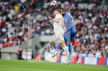 2022-03-26 - LONDON, ENGLAND - MARCH 26: during the international friendly match between England and Switzerland at Wembley Stadium on March 26, 2022 in London, United Kingdom. Silvan Widmer of Switzerland against Luke Shaw of England - ENGLAND VS SWITZERLAND - FRIENDLY MATCH - SOCCER