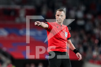 2022-03-26 - LONDON, ENGLAND - MARCH 26: during the international friendly match between England and Switzerland at Wembley Stadium on March 26, 2022 in London, United Kingdom. referee Andreas Ekberg in action - ENGLAND VS SWITZERLAND - FRIENDLY MATCH - SOCCER