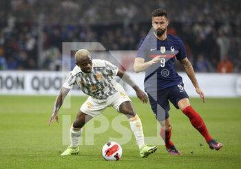 2022-03-25 - Olivier Giroud of France, Jean Michael Seri of Ivory Coast (left) during the International Friendly football match between France and Ivory Coast on March 25, 2022 at Stade Velodrome in Marseille, France - FRANCE VS IVORY COAST - FRIENDLY MATCH - SOCCER